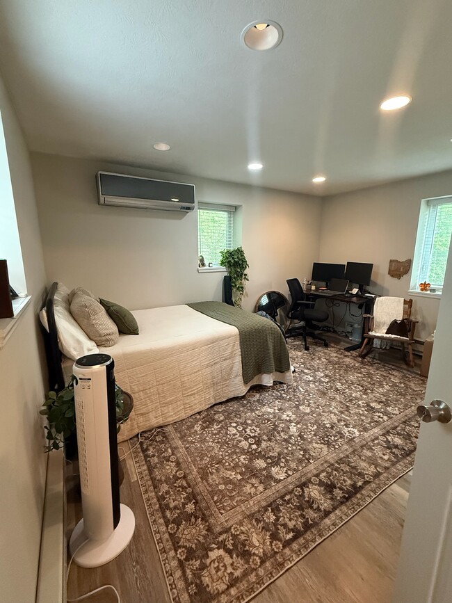 Photo - 917 W 10th Ave