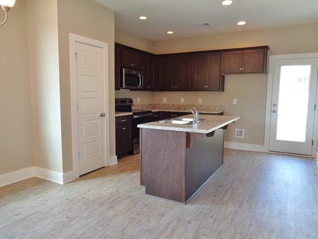 Photo - Townhome For Rent in Calera, AL - Available to View with 48 Hour Notice!!!