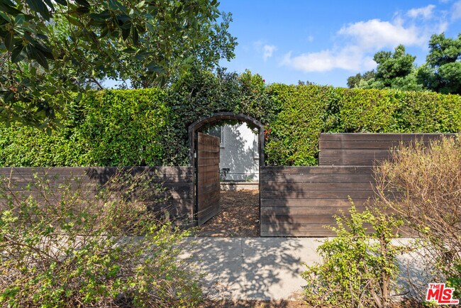 Photo - 4031 Edenhurst Ave House