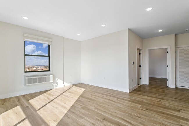 Photo - 582-586-586 66th St