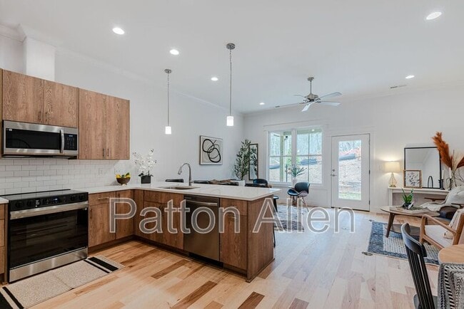 153 Collin Pl