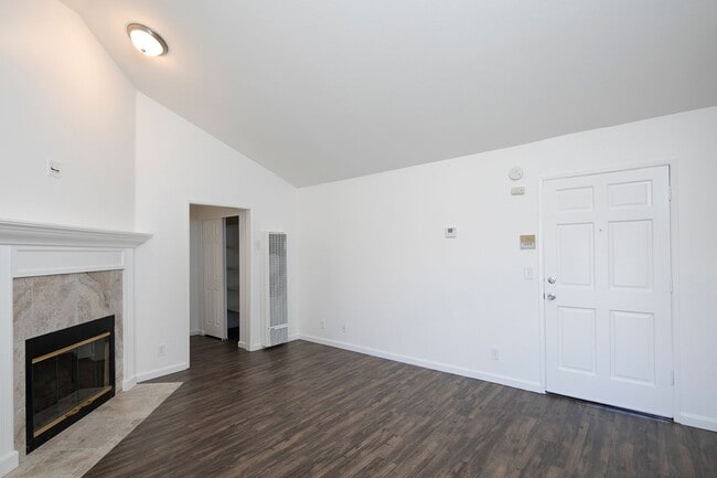 Photo - 2BR w/ Fireplace and 2 Parking Spaces in N... Unidad 3737-7