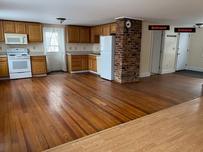 Building Photo - 122 Church St Unit B