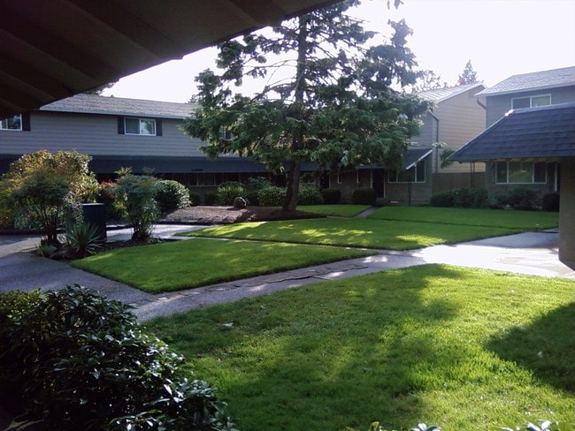 Townhouse Square Apartments
