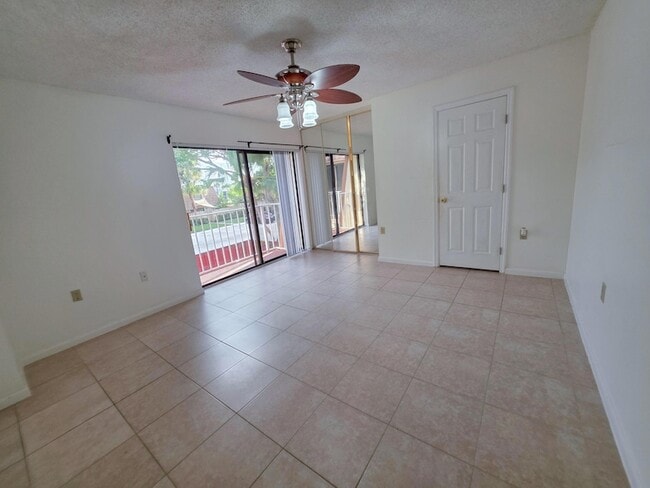 Photo - 832 Blue Ridge Cir