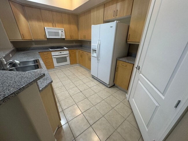 Photo - SPACIOUS BOTTOM FLOOR 2 BEDROOM IN THE GATED MANHATTAN CONDOS