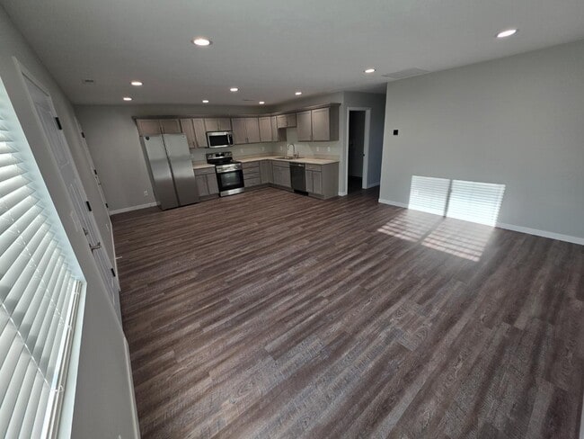 Photo - 2519 N Engleman Rd