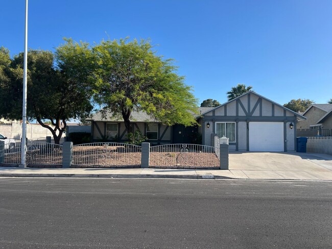 Building Photo - Spacious Single-Story 6-bed 3-bath Oasis with Private Pool and Spa in Spring Valley