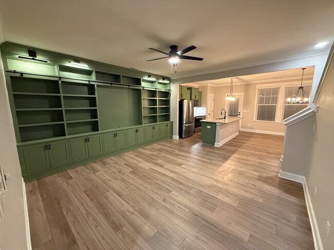 Photo - 147 Hyacinth Ln