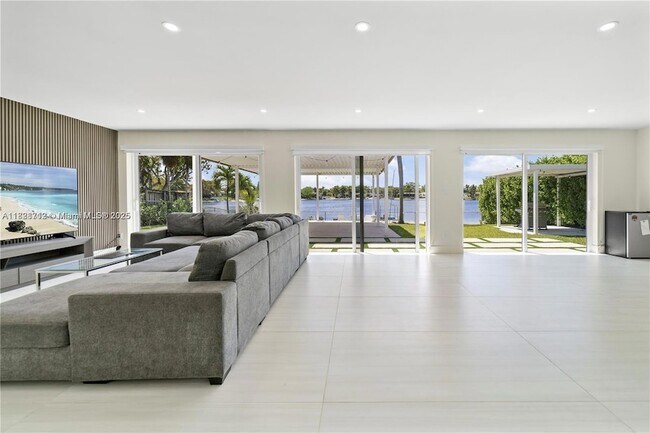 Photo - 5020 SW 92nd Ave