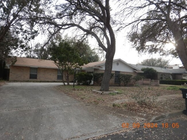 Photo - Spacious 4 bedroom 2 bath home in Camelot II