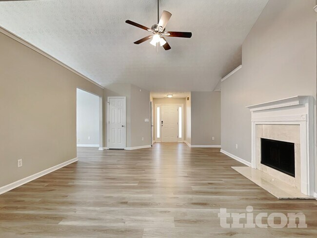 Photo - 205 Syracuse Ln