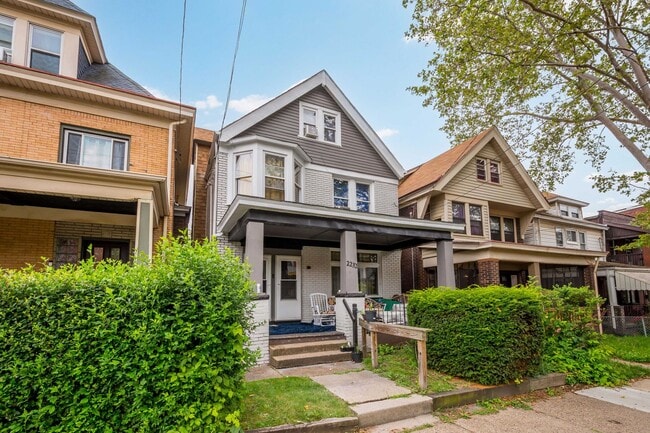 Photo - 2232 Woodstock Ave Unit 2232 Woodstock Avenue - Apt #1