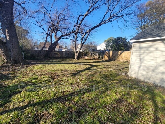 Photo - 1364 Jenifer St