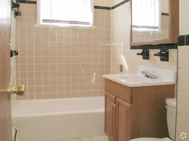 First Bathroom - Deerfield Park Apartments