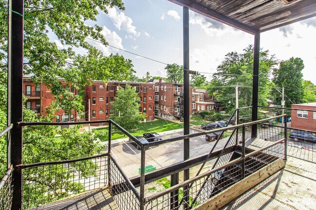 6016 Waterman Blvd Unit 3E