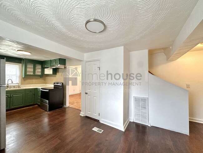 Photo - 3428 Thomas St