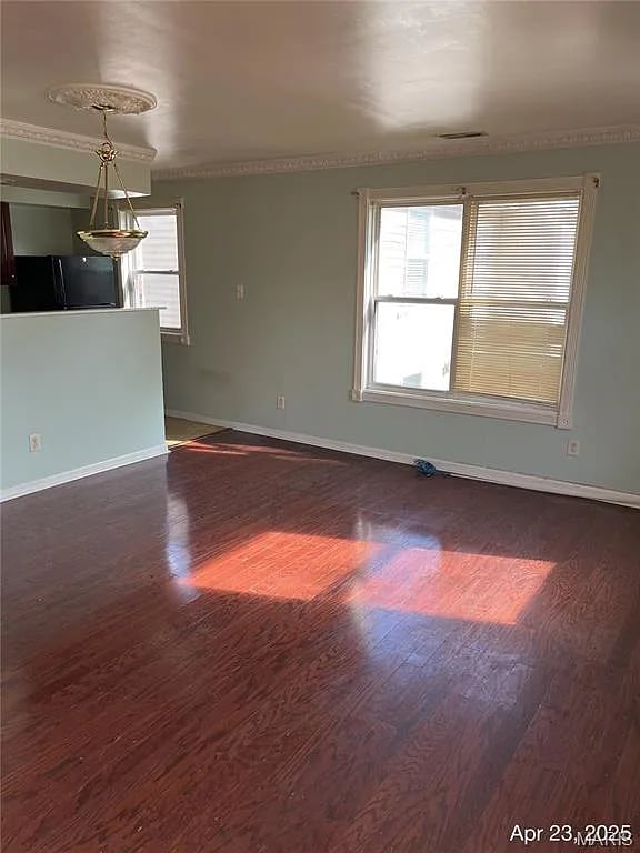 Photo - 5989 Julian Ave