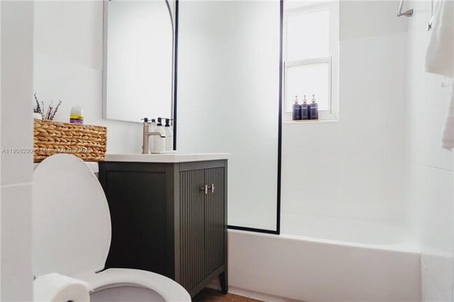 Photo - 1075 NE 120th St