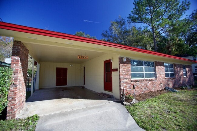 Building Photo - 1000 Hibiscus St