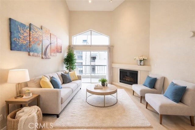 Building Photo - 5545 Canoga Ave Unit 321