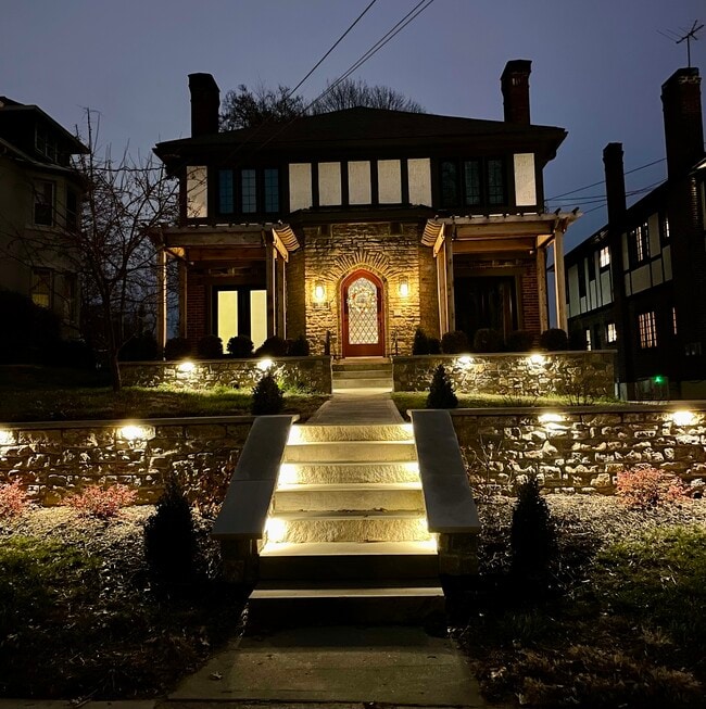 Beautiful remodeled historic building - 3514 Mooney Ave Unit #4