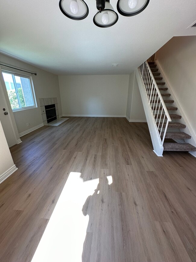 Vista de la sala de estar - 13784 Sycamore Tree Ln Casa Adosada