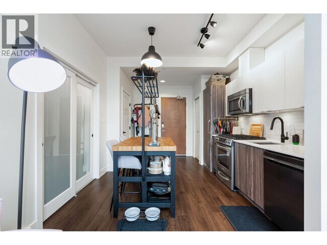 Photo - 2250 Commercial Dr Unit 404