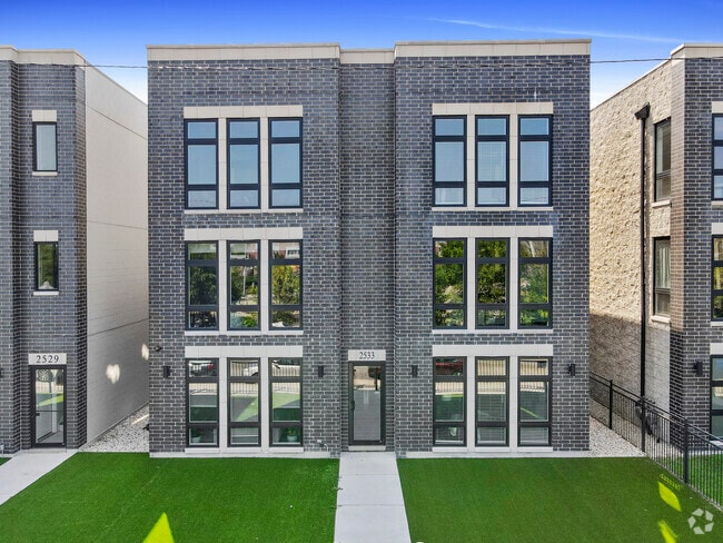Building Photo - 2533 W Congress Pkwy Unit 1E Rental