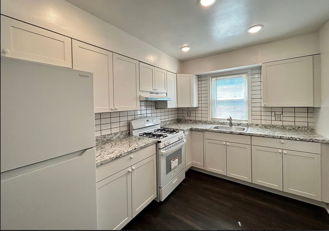 Kitchen - 353 N Grove St Unit R 1