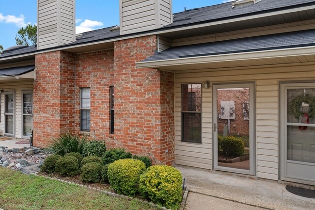 Building Photo - 3636 Greenacres Blvd