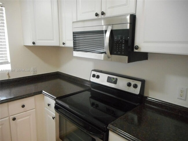 Building Photo - 420 88th St