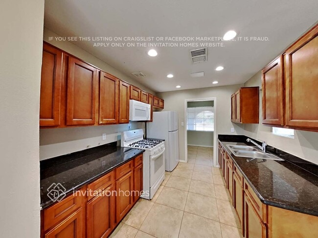 402 N 47th Pl