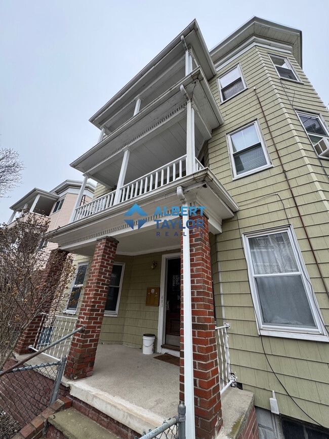 Building Photo - 101 Heath St Unit 3