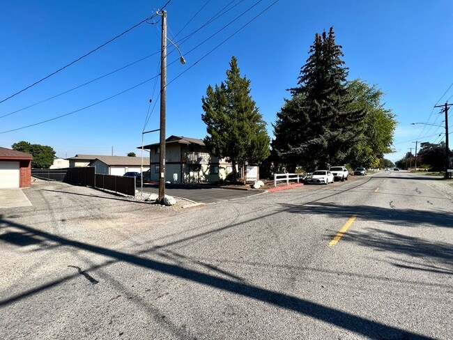Building Photo - 12705 E 3rd Ave Unit 4