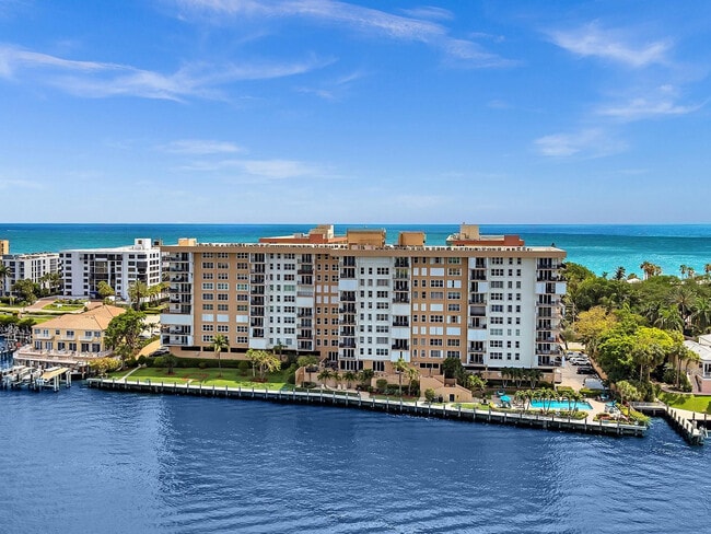 Building Photo - 1150 Hillsboro Mile Unit 309