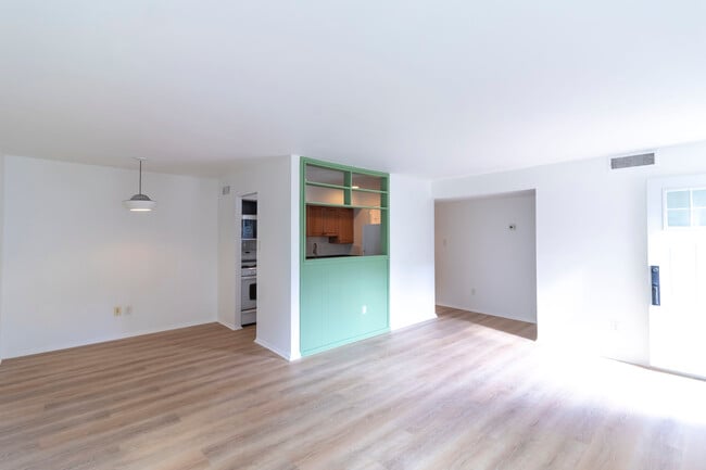 Building Photo - 104 Birch St Unit A3