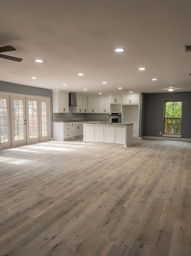 671 Springhill Dr