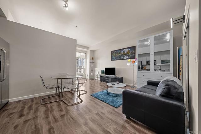 Photo - 350 W Ash St Unidad 1001