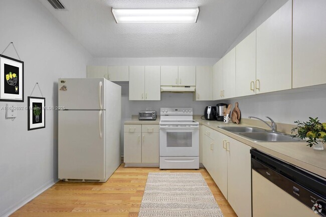 Building Photo - 3700 N 56th Ave Unit 1031 Rental