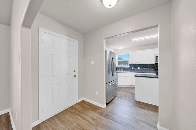 Photo - 987 Oak Glen Dr