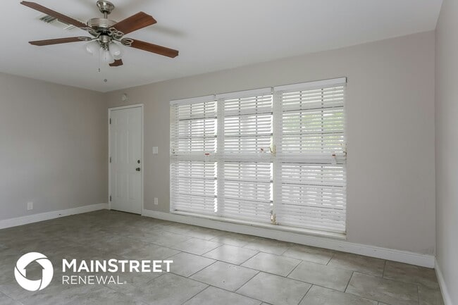 Photo - 294 NE 30th St