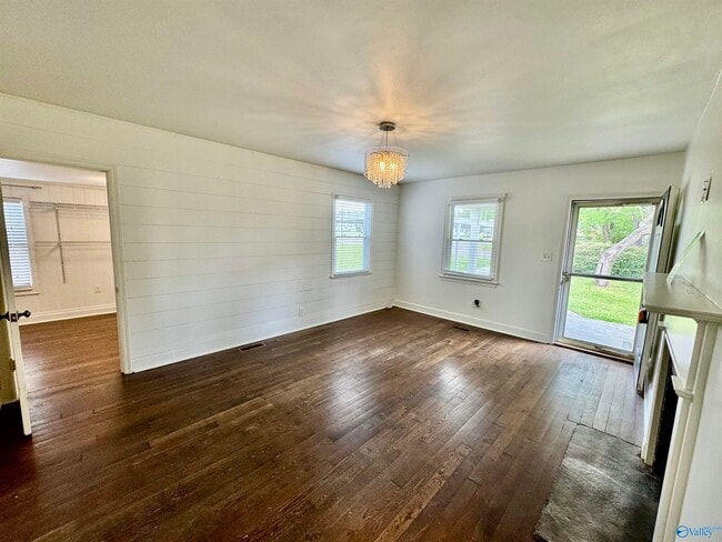 Photo - 1906 Vanderbilt Cir SW