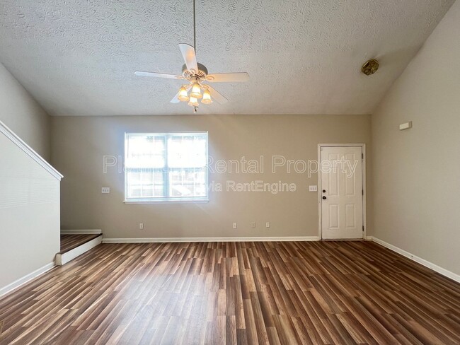 Photo - 231 Oak Grove Way