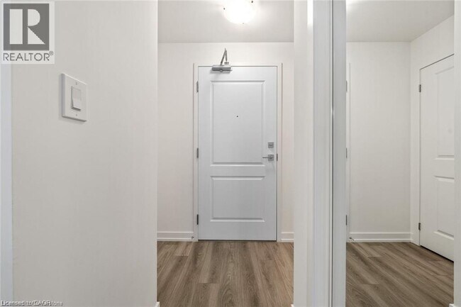 Photo - 460 Dundas St E Unit 230