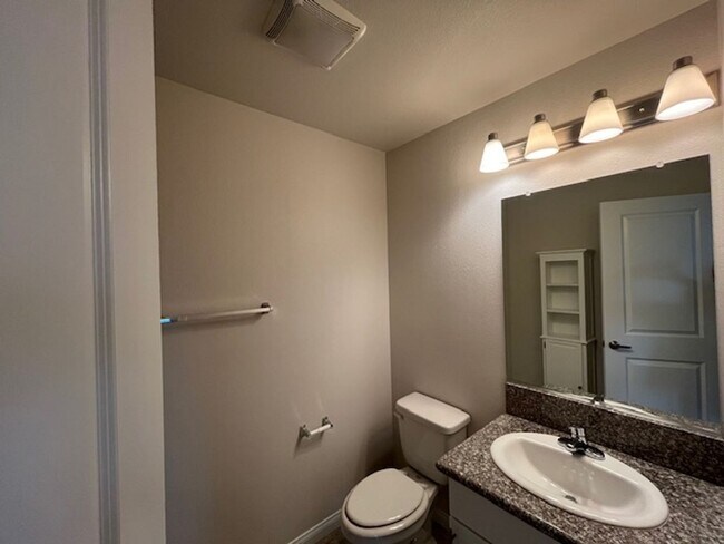 Photo - 877 Humbert Ave