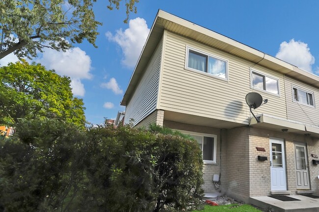 Building Photo - 4843 Elm St