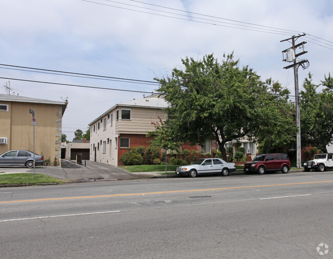 Building Photo - 5309 Whitsett Ave Rental