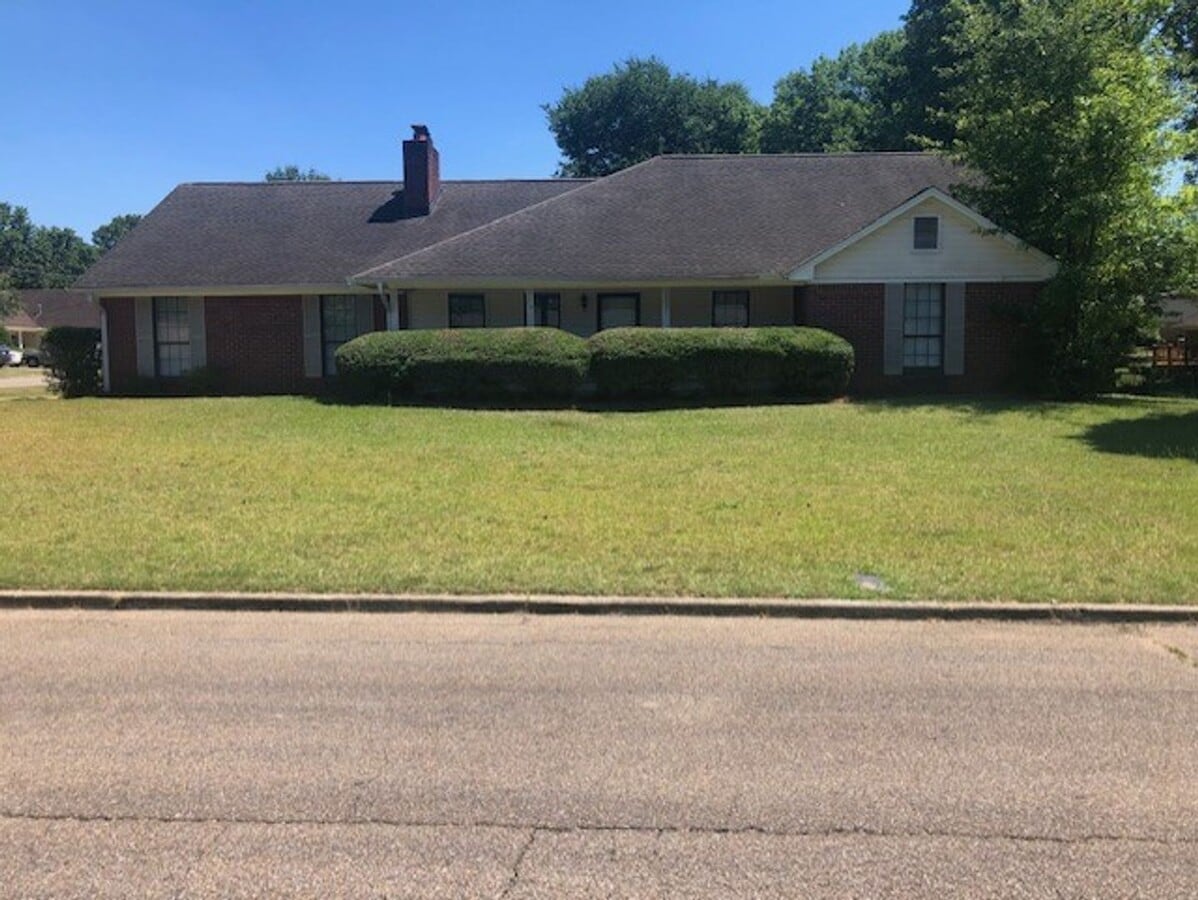 Photo - 923 Elderberry St House