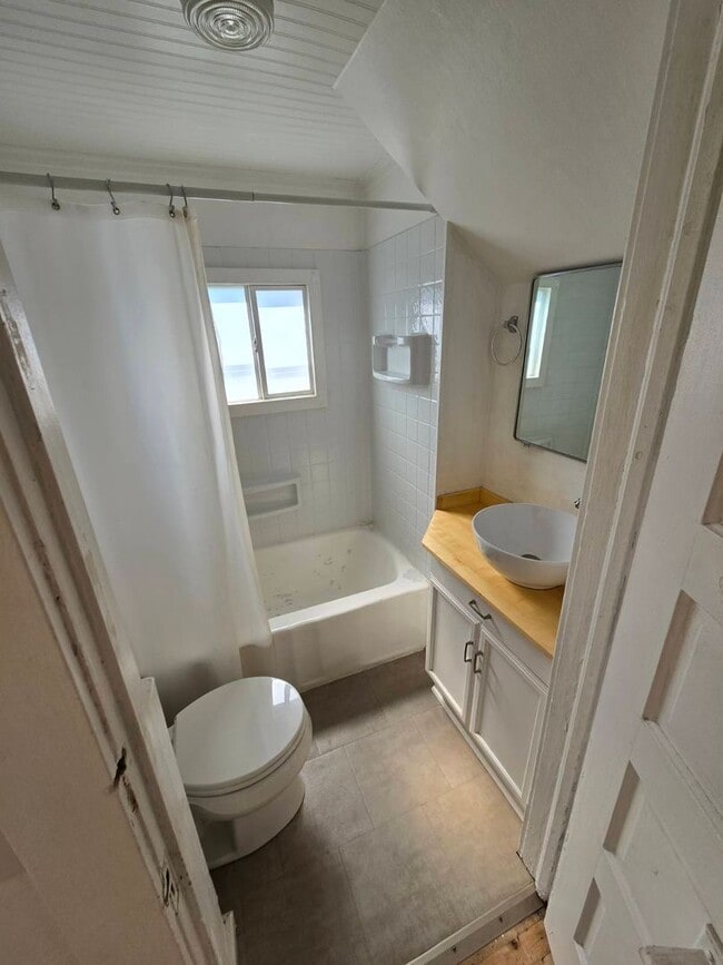 Photo - 2821 Wicklow St Unit 2821 Wicklow Street - Upper